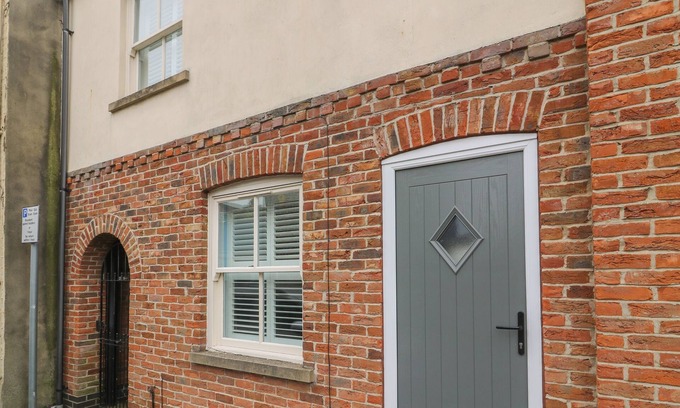 Beverley Casa | ARMSTRONG COTTAGE, with a garden in Beverley