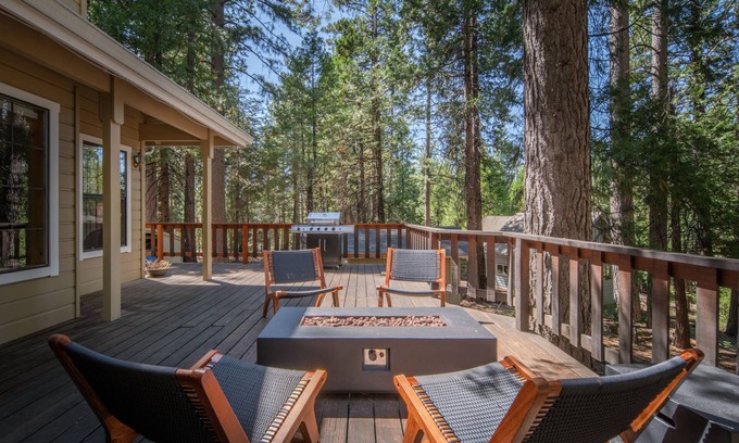 Glencoe Casa | Arnold Basecamp - New Listing - Steps from the Arnold Rim Trail