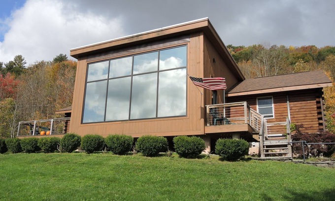 Oneonta Casa | Arnoldson House - Dramatic rolling hill views, modern, spacious great room