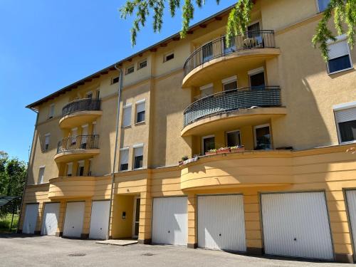 Pecs Apartamento | ÁRNYAS LIGET APARTMAN - Free parking