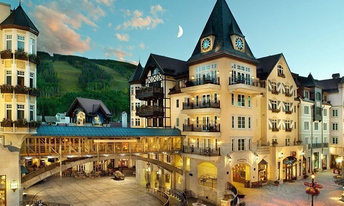 Vail Condominio | Arrabelle Luxury 4 BR Condo- Close To The Mountain by RedAwning - Save 20% on 7+ Nights!