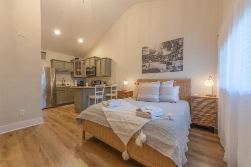 Saugatuck Casa | Arrowhead #4 - Walking distance to downtown Saugatuck, Updated studio
