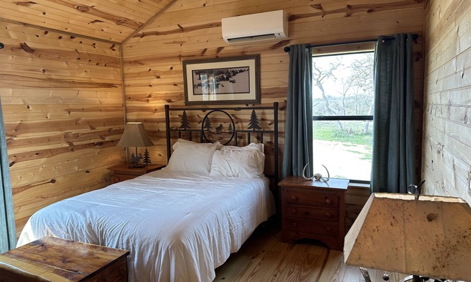 Fredericksburg Cabina | Arrowhead Cabin at Wolf Creek Guest Ranch
