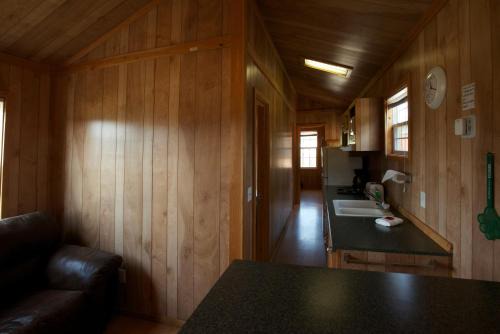 Marquette County Complejo | Arrowhead Camping Resort Deluxe Cabin 14