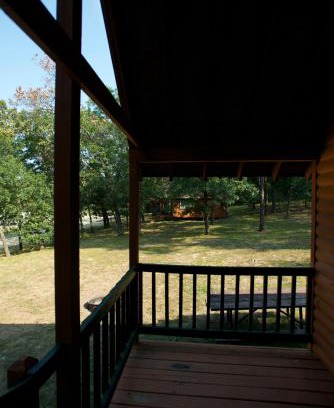 Marquette County Complejo | Arrowhead Camping Resort Loft Cabin 20
