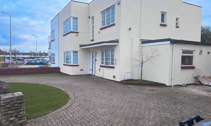 Weston-super-Mare Casa | Art Deco 5-bedroom house with WiFi in Weston-super-Mare Close to Beach & Town