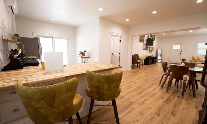 Midtown Apartamento | Art Deco Dream with King Bed