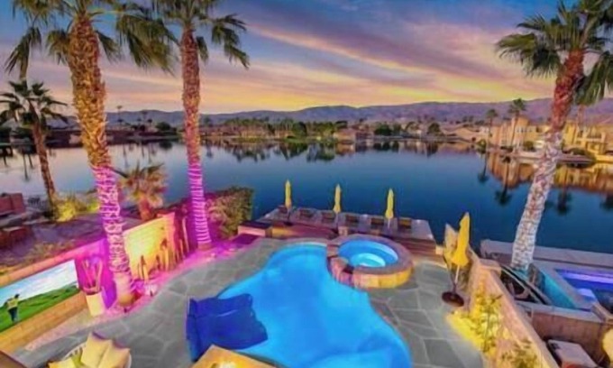 Terra Lago Casa | Art Deco lakefront retreat