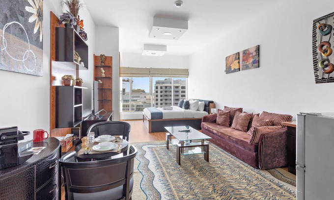 Dubai Apartamento | Art Deco Studio with a Pool, Gym, Children's Playground
