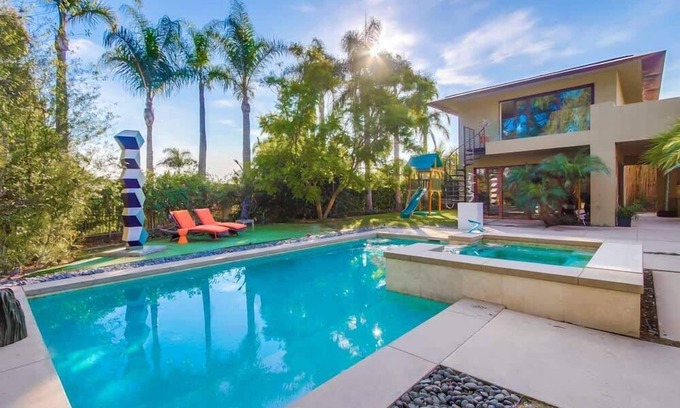 North City Casa | Art-Filled Luxury Escape - Roomy & Refined