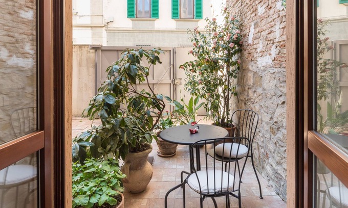 Santo Spirito Apartamento | Art Gallery Apartment in Florence