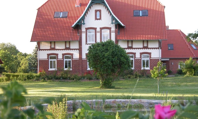 Gulstorf Casa | Art nouveau house in the Elbwiesen country house