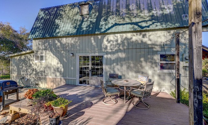 Vallecito Casa | Art on the Ridge ~ 3-bedroom house in Vallecito with WiFi/heat/AC
