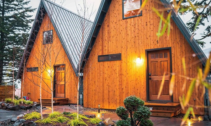 Stevenson Cabina | ArtBliss III: River Views, Soaking Tub, Firepit
