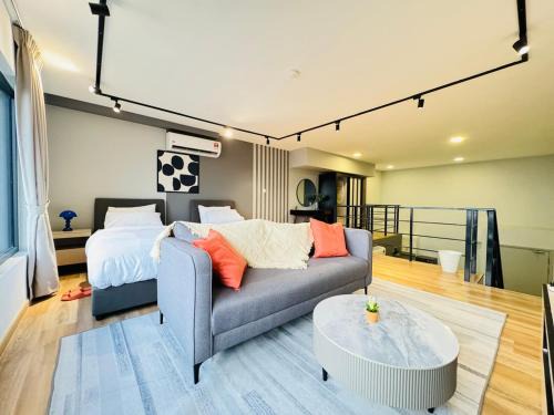 Taman Midah Apartamento | Arte Cheras Duplex by DeUrban