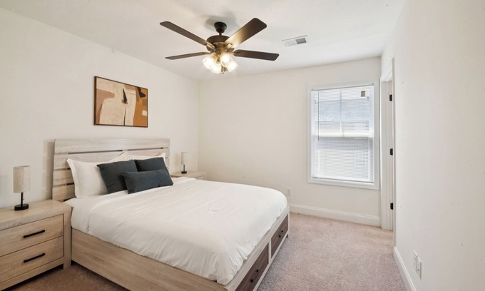 Clarksville Apartamento | Arte Luxury townhomes F6 I Comfy 2 Bed 2.5 Bath