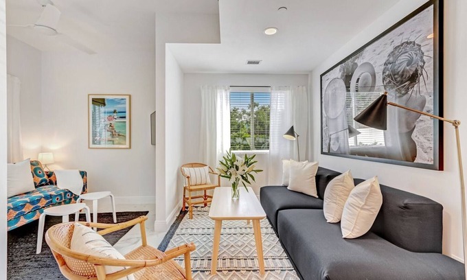 Wynwood Art District Apartamento | ArTease Wynwood Collection: Sleeps 16 & Free Parking
