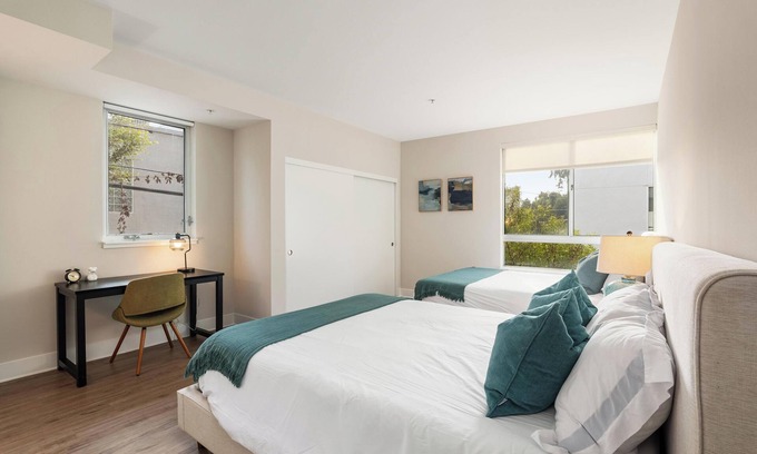 Ocean Park Apartamento | Artful 2BR Escape Near Local Dining & Shopping