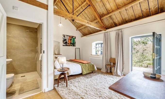 Littlebredy Casa | Arthouse - sleeps 2 guests in 1 bedroom