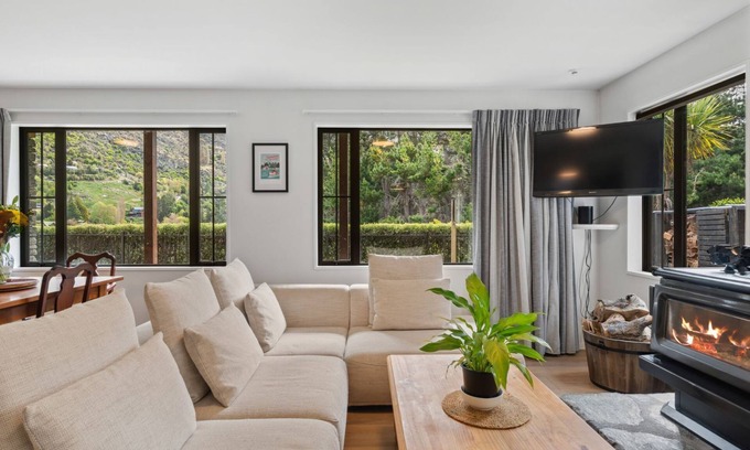 Arthur's Point Casa | Arthurs Cottage Seasonal Holiday Home