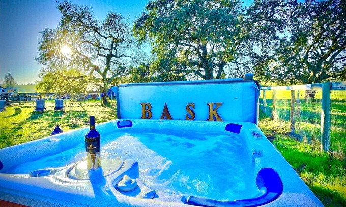 Sebastopol Casa | Artisan Boho, Equine Too, Farm Fresh Eggs, Spa, Vino & Views!
