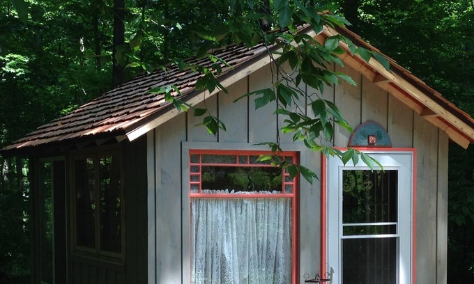 Fennville Cabina | Cabina de artista espíritu rojo