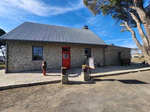 Sutherland Casa | Artist Cottage