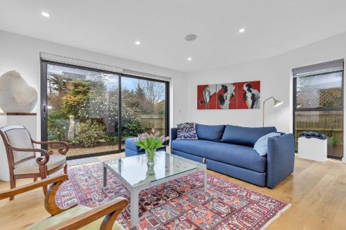 Patcham Casa | Artist Haven with Parking By My Getaways