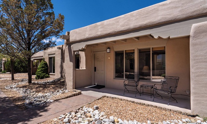 Northeast Santa Fe Casa | Artist Road