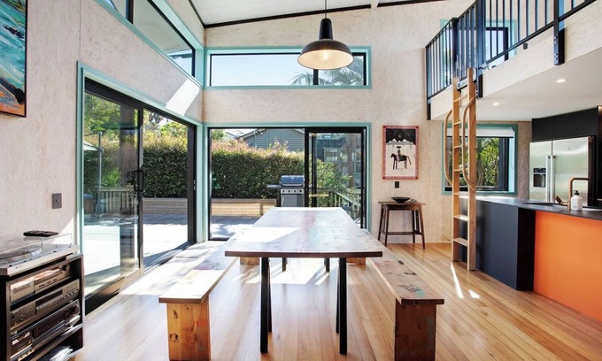 Torbay Casa | Artist's Colourful Casa with Spa Pool Near Beaches