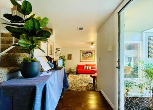 Southeastern Sacramento Casa | Artist's Condo with 2 Bedroom & Arcade