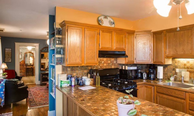 East Side Apartamento | Artist's Guest Quarters in Grant Park