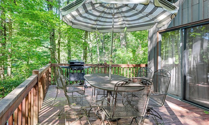 Sky Valley Cabina | Idyllic Sky Valley Home w/ Pool & Hot Tub Access!