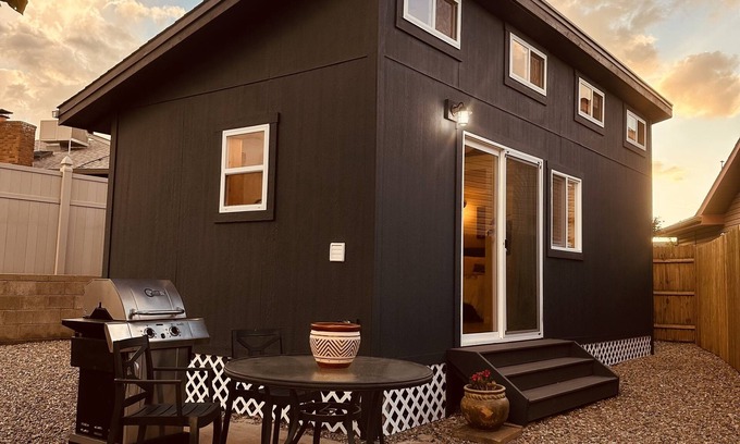 Prescott Valley Units Apartamento | Artistic Modern Studio with Mingus Mountain Views