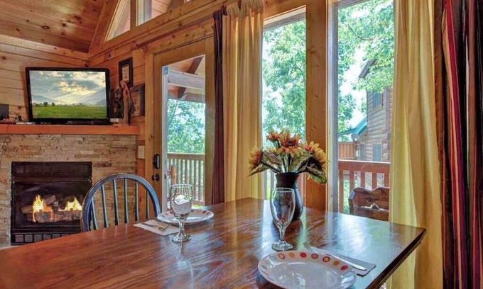 Gatlinburg Cabina | Artistic Mountain