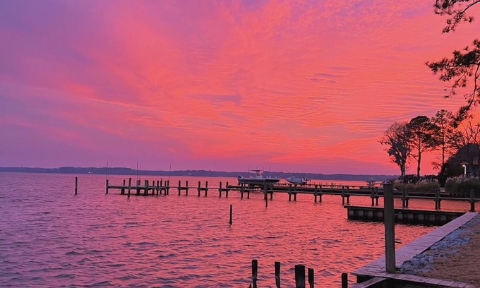 River Road Cabaña | Artistic Pamlico Cottage just downriver from Washington NC
