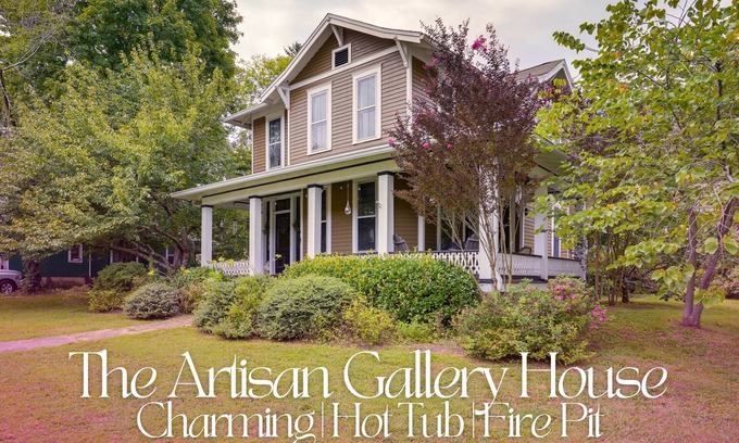 St. Elmo Improvement League Casa | Artistic Retreat w/Hot Tub & Fire Pit in St. Elmo