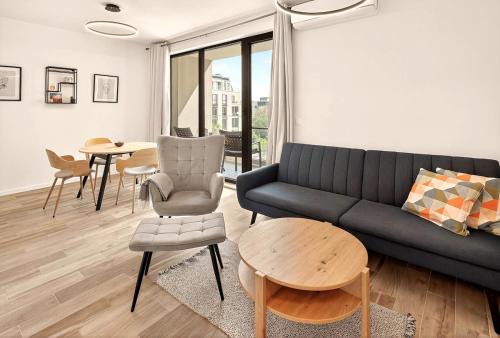 Saints Constantine and Helena Apartamento | Artistic space in Azur Premium