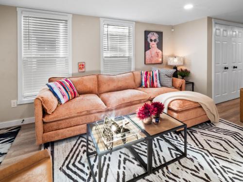 Detroit - Shoreway Casa | Arts District Walk to Restaurants, Bars Sleeps 8 -Tillman
