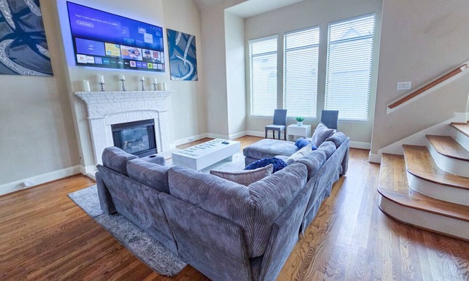 Woodlake - Briar Meadow Casa | Artsy 3-Story Townhouse w/ Hot Tub - Perfect for Groups