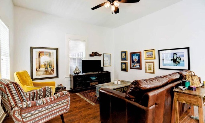 Houston Heights Casa | Artsy Heights House: Walk To Food-Bars-Shops-Trails, Kids & Pet Friendly