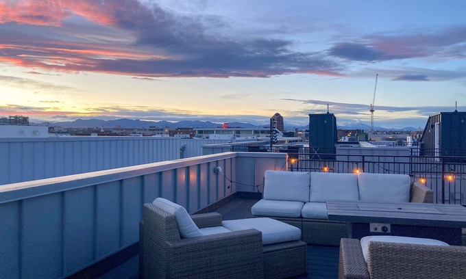 Five Points Casa | Artsy Private Rm w/amazing Rooftop views in Rino
