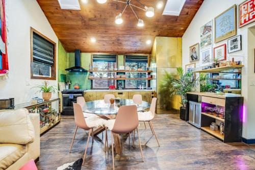 Guerneville Casa | Artsy Retreat - Woodstove Grill and Patio