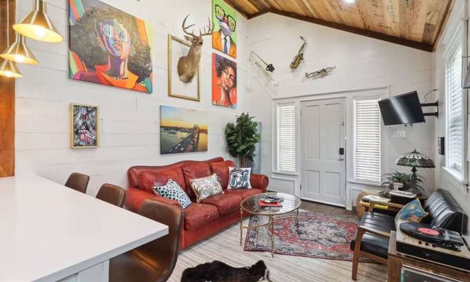 West Riverside Casa | Artsy Shotgun-Uptown New Orleans