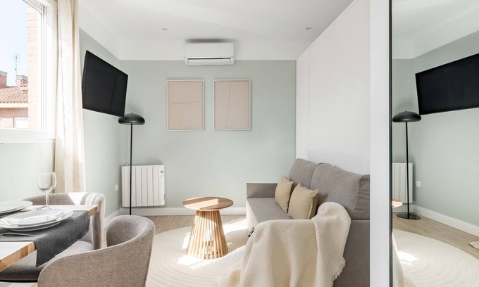 Ciudad Lineal Apartamento | Arturo Soria Stays by Charming VIII - recién renovado, Parking