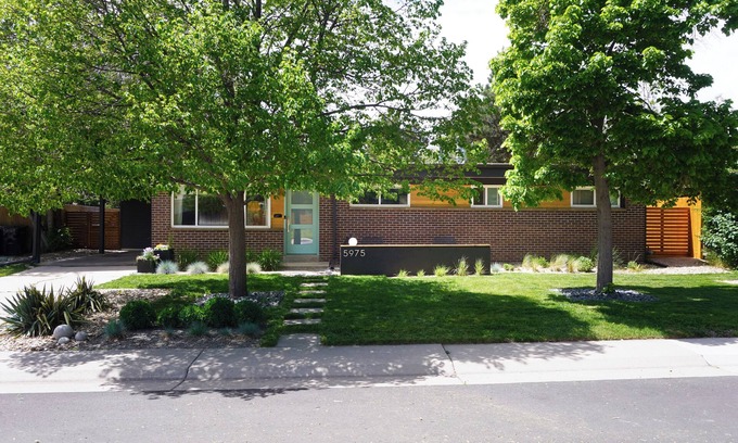 Alta Vista Area Casa | Mid-Century Gem, Yard + Parks +Walk to Olde Town