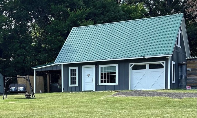 Greensboro Cabaña | Arya’s cottage and jacuzzi