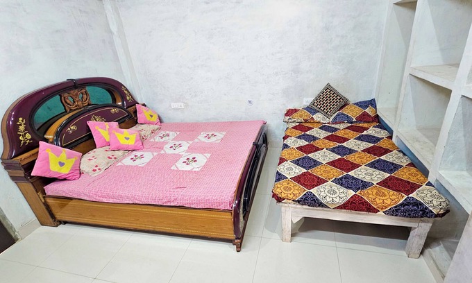 Mathura Cama Y Desayuno | Arya Sadan Homestay