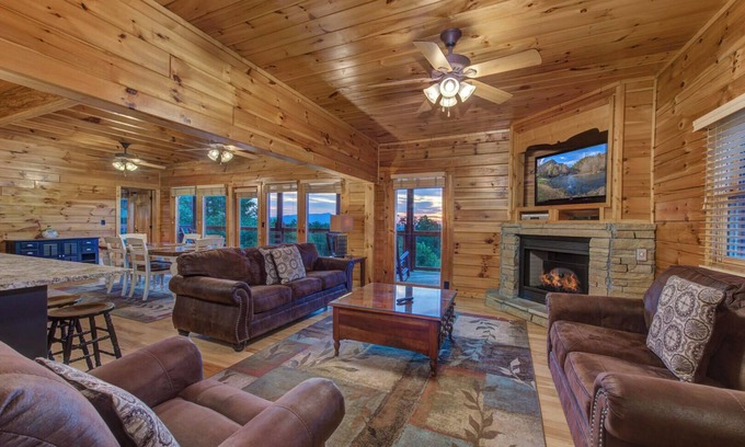 Gatlinburg - Pigeon Forge Complejo | As Good As It Gets is a spacious 4 bedroom cabin located in Starr Crest Resort
