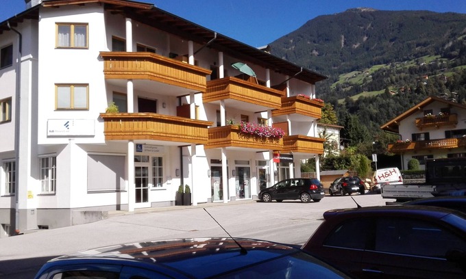 Stumm Apartamento | Como nuevos apartamentos en una ubicación central con vistas panorámicas y estacionamiento.